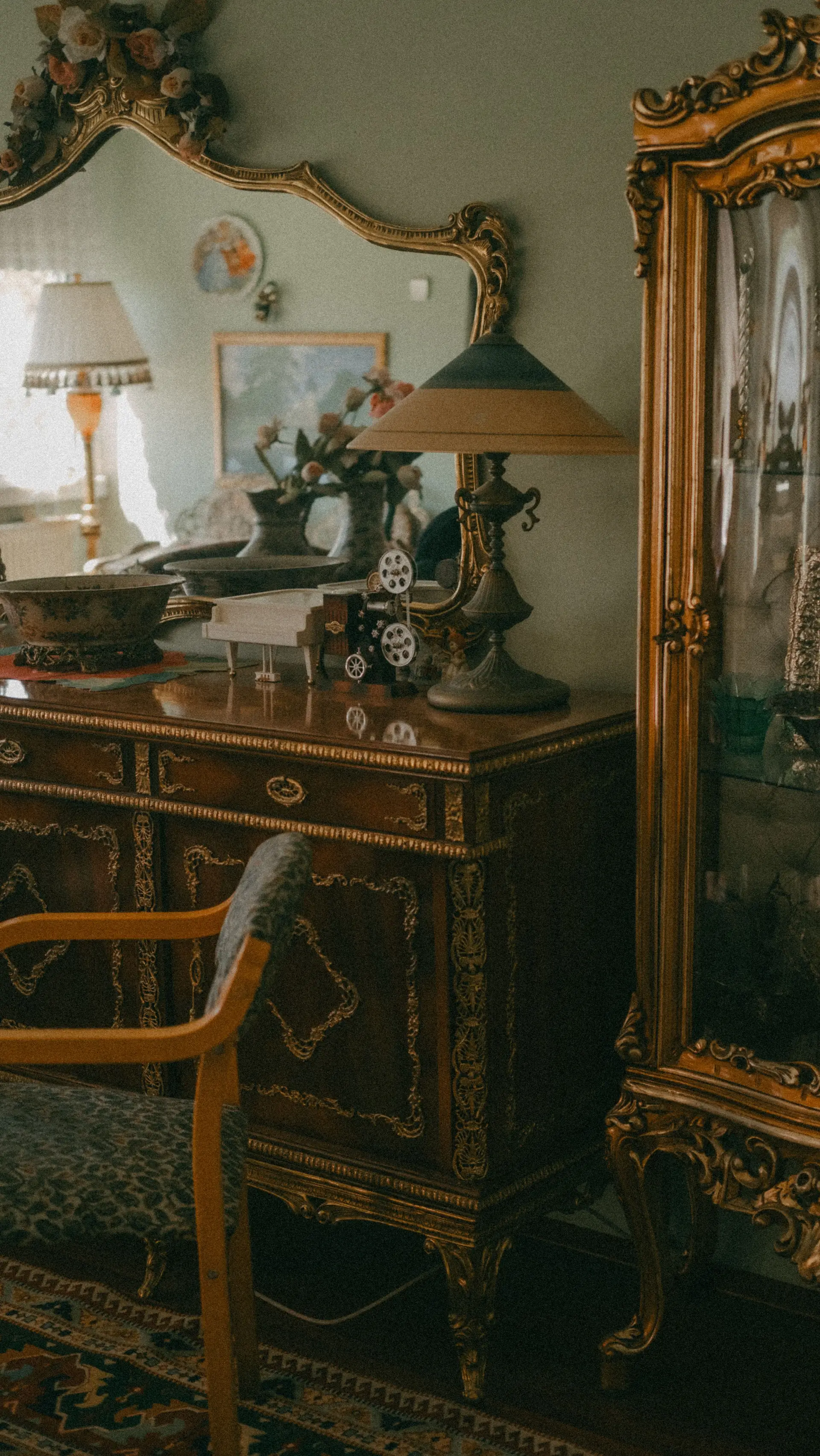 Kis méretű vintage bútorok