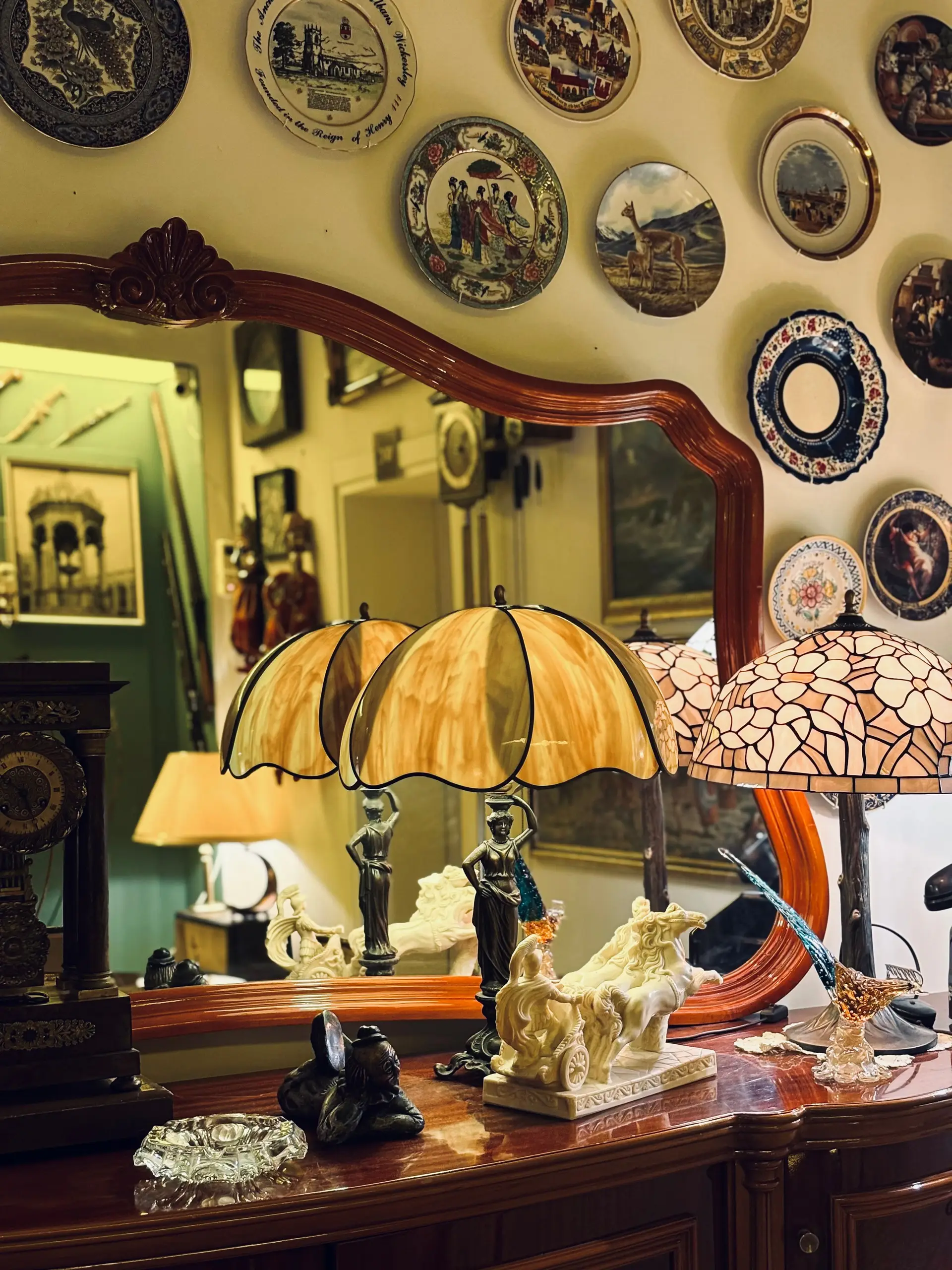 Elegáns vintage enteriőr antik tárgyakkal
